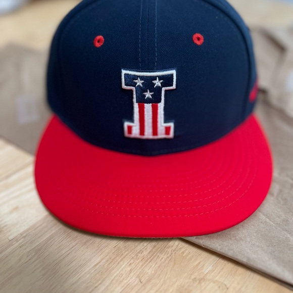 Nike Other - Nike Illinois Fighting Illini Navy and Red Patriotic Hat